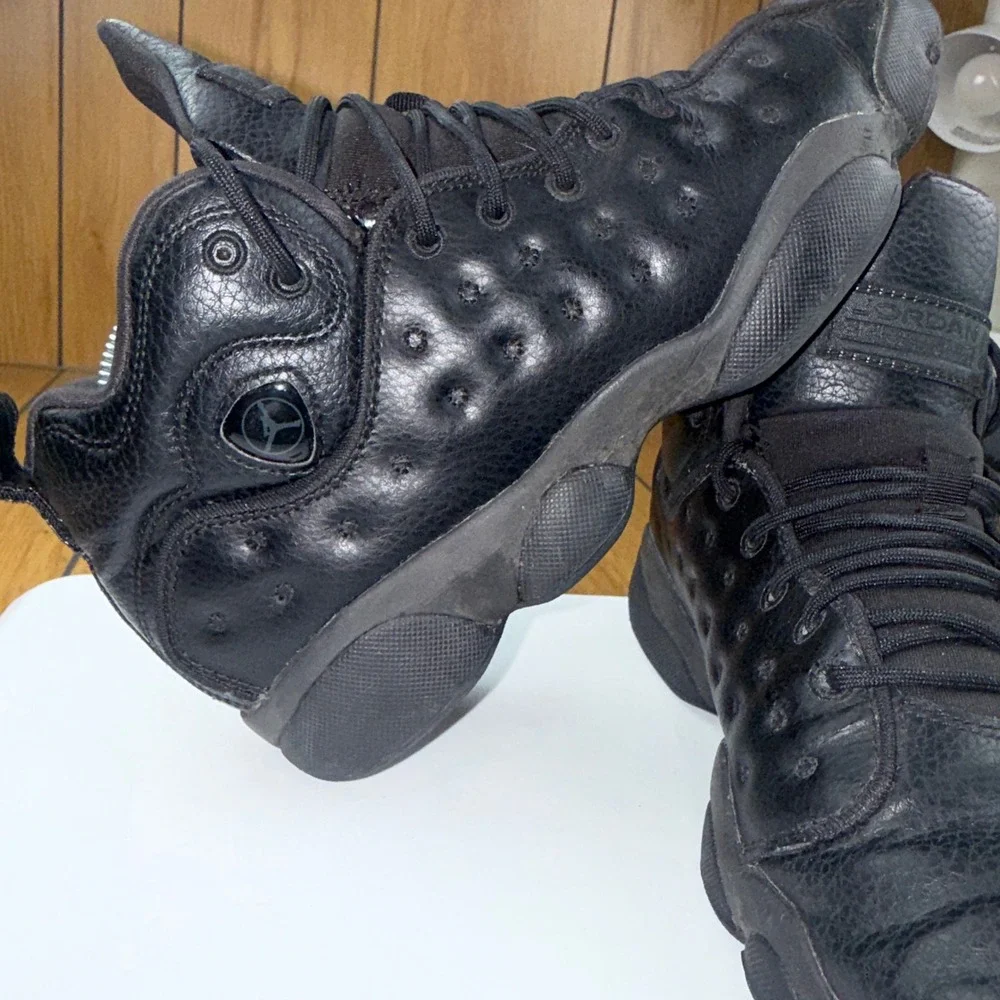 Jordan Team Showcase‎ Triple Black Kids Basketball Shoes 820273-002 Size 7Y